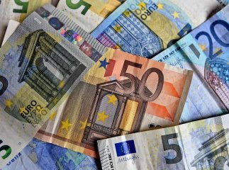 скільки можна перевозити євро та доларів через кордон Cкільки можна перевозити грошей через кордон