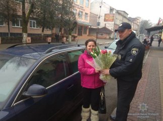 Сьогодні поліцейські зупиняють жінок-водіїв