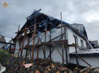 В одному з сіл горів будинок із прибудовою