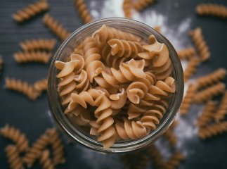 Уряд дозволив роздавати продукти безкоштовно: що і хто отримає