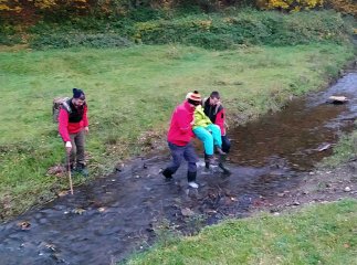 Несли на руках: рятувальники розповіли про "пригоди" 70-річної жінки