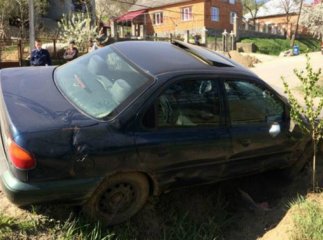 18-річний хлопець спочатку вкрав авто, розбив його, а потім пограбував магазин