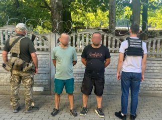 Двоє ужгородців у незвичний спосіб вирішили перетнути кордон