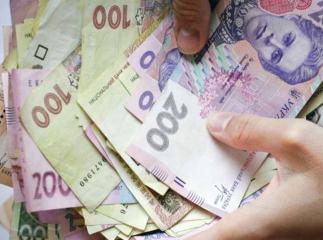 Стали відомі зарплати чиновників Мукачівського міськвиконкому