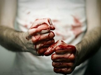 Чоловік через ревнощі ледь не вбив жінку, а потім намагався скоїти самогубство