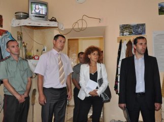 Прокуратура цікавилася, чи не застосовуються до ув’язнених заходи фізичного впливу та спецзасоби