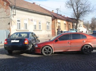 На розі вулиць Берегівська та 26 жовтня сталось ДТП (ФОТО)