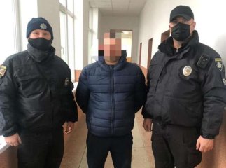 Прийшов у гості, спровокував сварку, обікрав жінку та втік: поліція влаштувала погоню за зловмисником