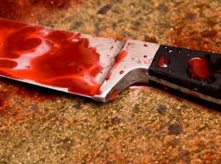 На Тячівщині жінка на стільки була впевнена у зраді чоловіка, що встромила собі ніж в грудну клітку