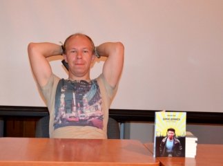 Письменник Олексій Чупа представив роман-антиутопію "Акваріум" ужгородським читачам