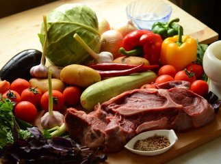 Українцям розповіли, які продукти незабаром здешевшають