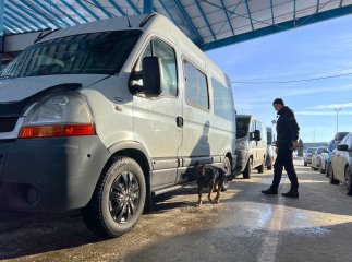 Водій автобуса вдавав законослухняного громадянина: що сталось на КПП