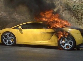 Займання автомобіля у місті над Латорицею