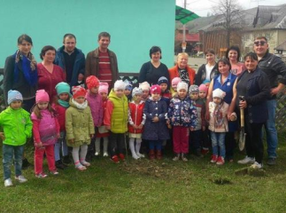 В одному із дитсадків Рахівщини висадили фруктову алею