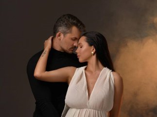 «Щось магічне»: Євген Кот та його вагітна дружина показали кадри чуттєвої фотосесії