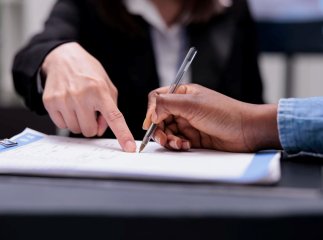 Українці за кордоном мають право на послуги держреєстрації: відомий перелік