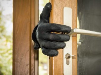 20-річний хлопець проник у квартиру і вкрав гроші