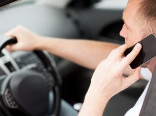 Поліцейські Закарпаття слідкуватимуть, щоб водії не розмовляли по телефону, тримаючи його в руці