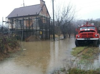 Паводок на Закарпатті: евакуйовані люди повертаються додому