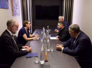 Президент України провів ще одну офіційну зустріч в Ужгороді Президент України провів ще одну офіційну зустріч в Ужгороді