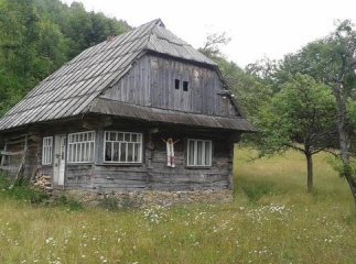 На Закарпатті у "мертве" село повертаються люди