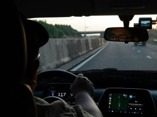 На шляху до ЄС: в Україні можуть дозволити сідати за кермо з 17 років