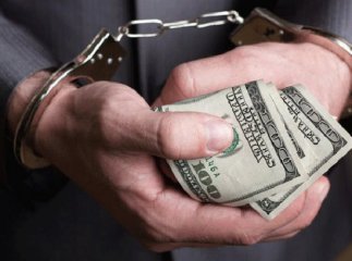 Слідчого Ужгородського відділу поліції підозрюють у хабарництві