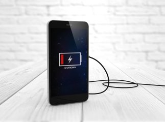 Чи можна говорити по телефону, коли він заряджається: що може статись Чи можна говорити по телефону, коли він заряджається: що може статись