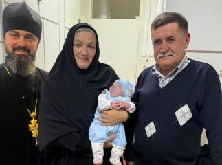 Немовля, яке у вересні покинули біля монастиря, хочуть всиновити Немовля, яке у вересні покинули біля монастиря, хочуть всиновити