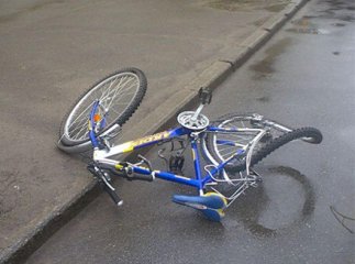 Виноградівські правоохоронці визначили особу водія, який збив велосипедиста і втік з місця ДТП