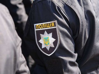 Повалив на землю і бив ногами: продовження історії про побиття людей поліцейськими