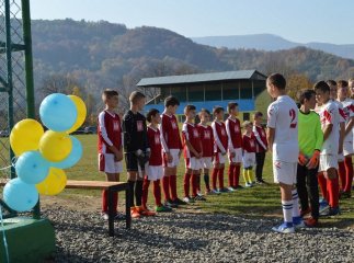 Ігор Бондаренко навідався у Кушницю, аби відкрити новий спортивний майданчик