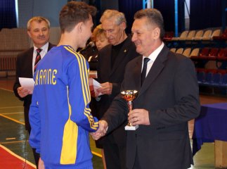 Нове спортивне обладнання отримали закарпатські школярі