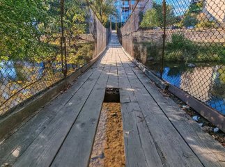 Відновлено рух навісним мостом через Іршавку після пошкодження