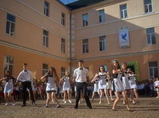 У Хустській СШ №6 свято першовересня пройшло із родзинкою