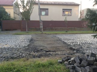 Міська влада пояснила демонтаж "лежачих поліцейських" на вулиці Толстого невідповідністю норм