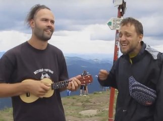 Учасники гурту "Чаламада" зворушили людей піснею про рідне місто з вершили Говерли