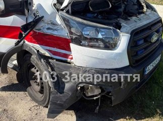 Автомобіль швидкої допомоги потрапив у ДТП під час перевезення пацієнта