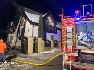 У селищі на Рахівщині горів будинок