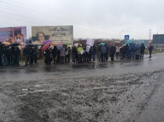 Заручники політичних ігрищ