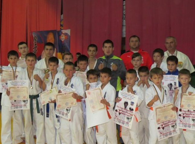 Мукачівські каратисти здобули десять нагород на міжнародному турнірі