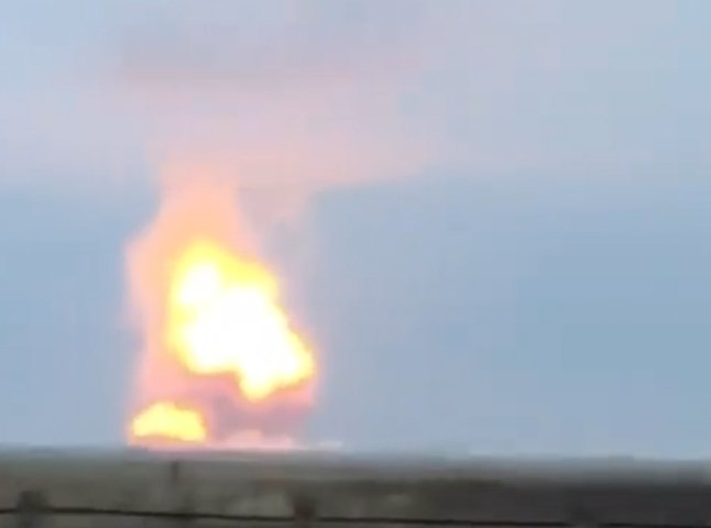 В тимчасово окупованому Криму повідомляють про вибухи: опубліковано відео