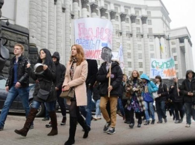 Закарпатським студентам не скасовуватимуть стипендій