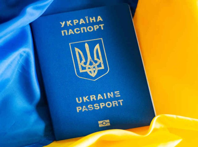 Як українцям, які виїхали за кордон, отримати гроші на повернення додому