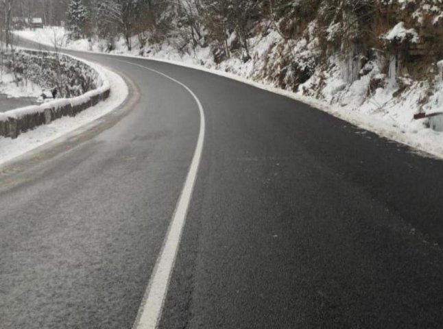 На деяких дорогах Закарпаття чергуватиме спецтехніка