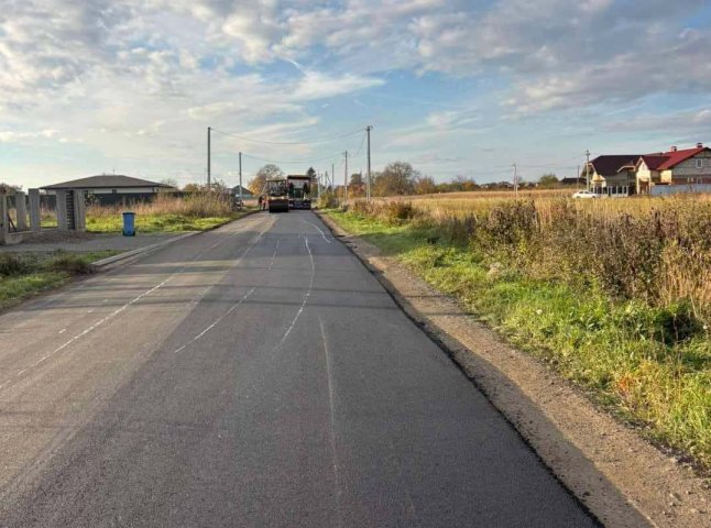 Ще одна сільська дорога на Закарпатті матиме нове асфальтне покриття