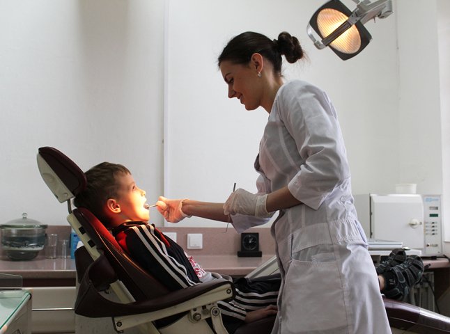 Ситуація із здоров’ям зубів у закарпатських школярів катастрофічна, – дитячий стоматолог