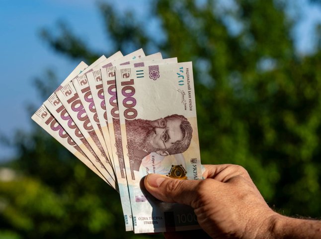 Допомога у жовтні 10800 та 12300 гривень: хто отримає кошти від Естонської ради у справах біженців