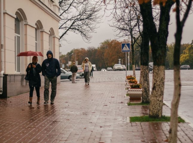 Заморозки на заході та дощі: якою погодою розпочнеться тиждень