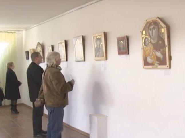 В Ужгороді проходить виставка ікон
